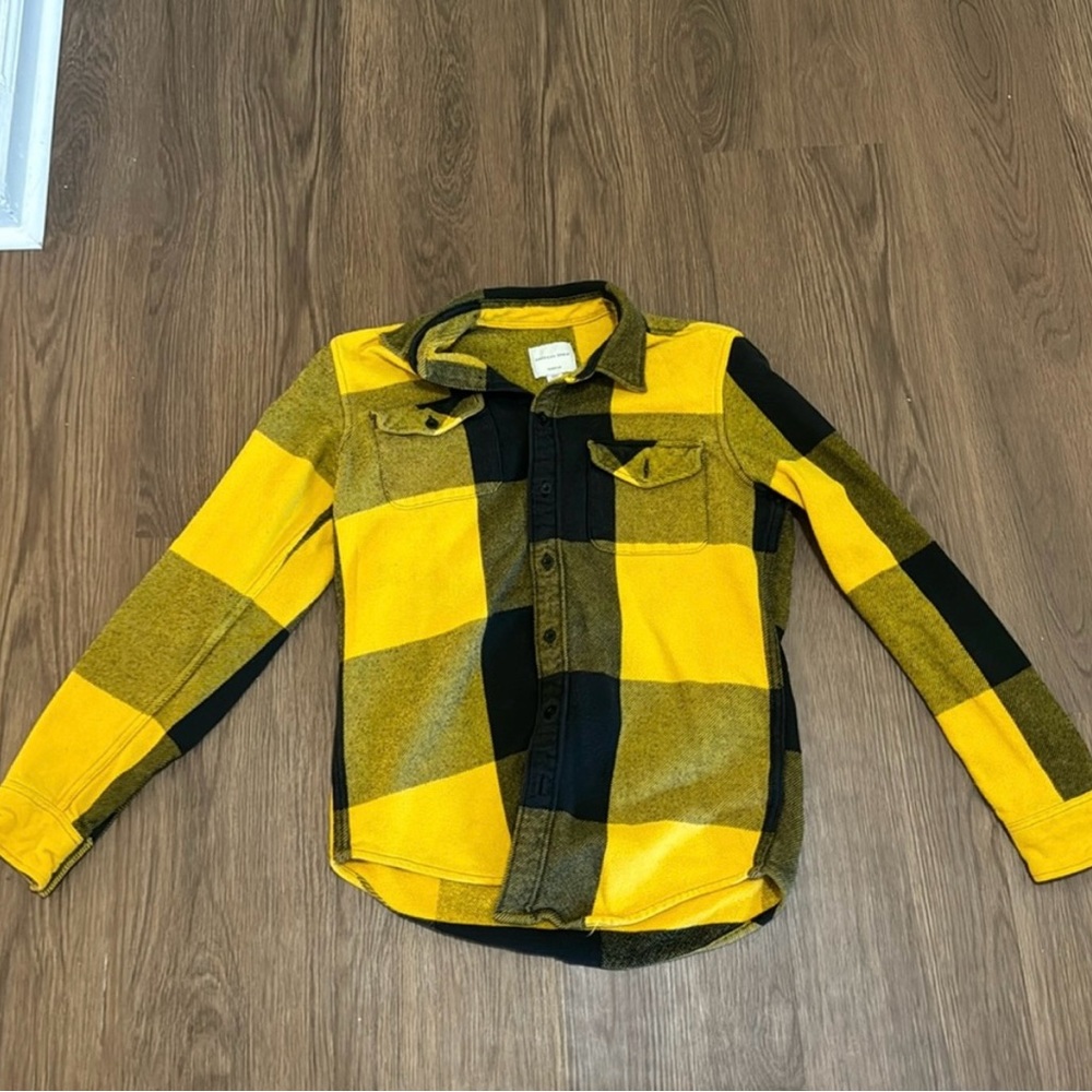Men’s yellow plaid button up